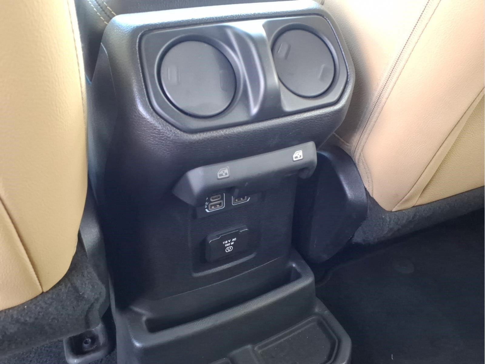 Used 2018 Jeep Wrangler Unlimited Sahara AWD/4WD image 19