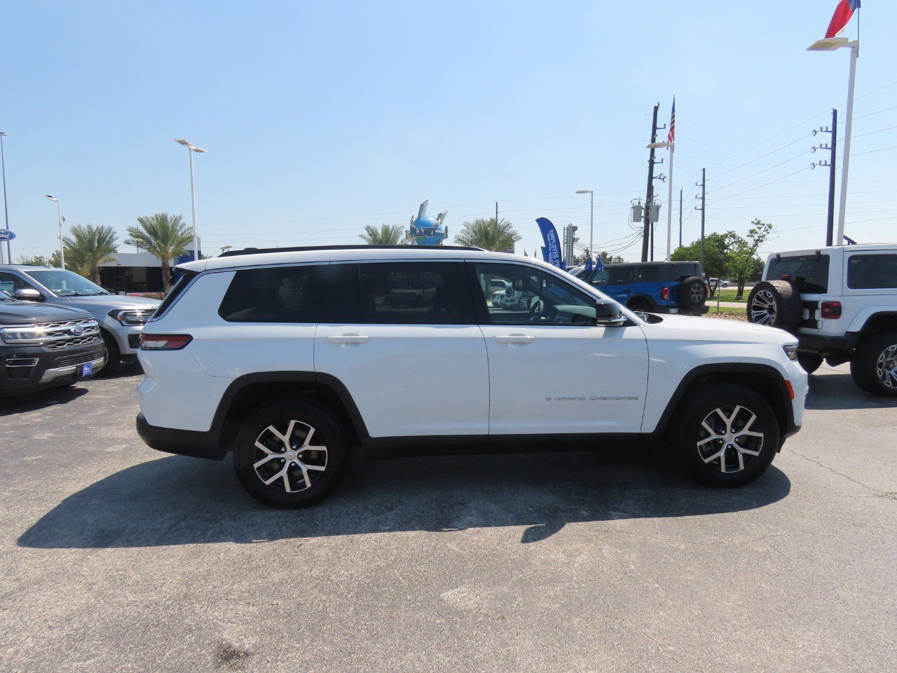 Used 2024 Jeep Grand Cherokee L Limited RWD image 8