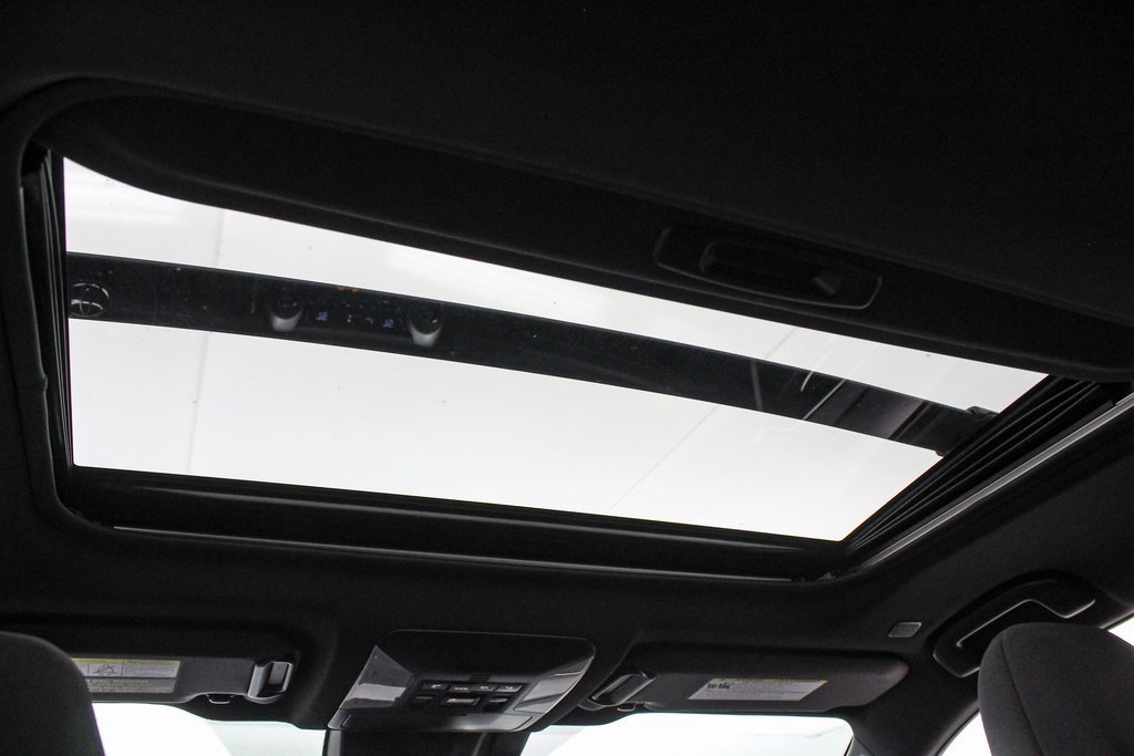 Used 2023 Toyota RAV4 SE image 19