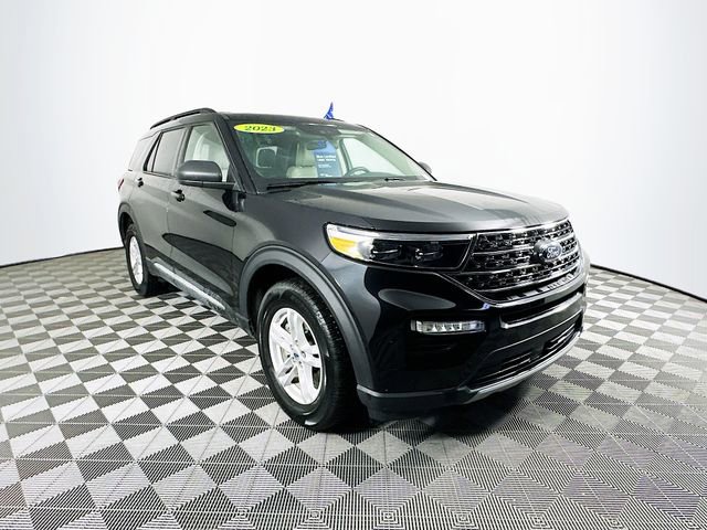 Certified 2023 Ford Explorer XLT w/ Equipment Group 202A image 3