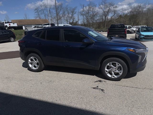 Used 2024 Chevrolet Trax LS w/ LS Convenience Package image 10