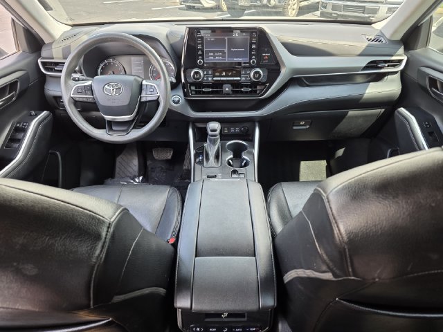 Used 2022 Toyota Highlander L FWD image 8