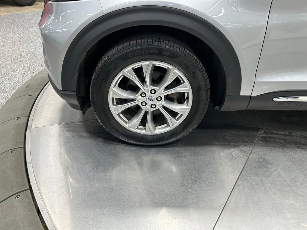 Certified 2020 Ford Explorer XLT w/ Equipment Group 202A AWD/4WD image 33