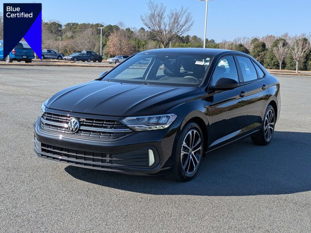 Used 2024 Volkswagen Jetta Sport image 1