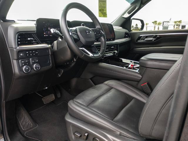 Used 2025 Chevrolet Suburban Z71 AWD/4WD image 9
