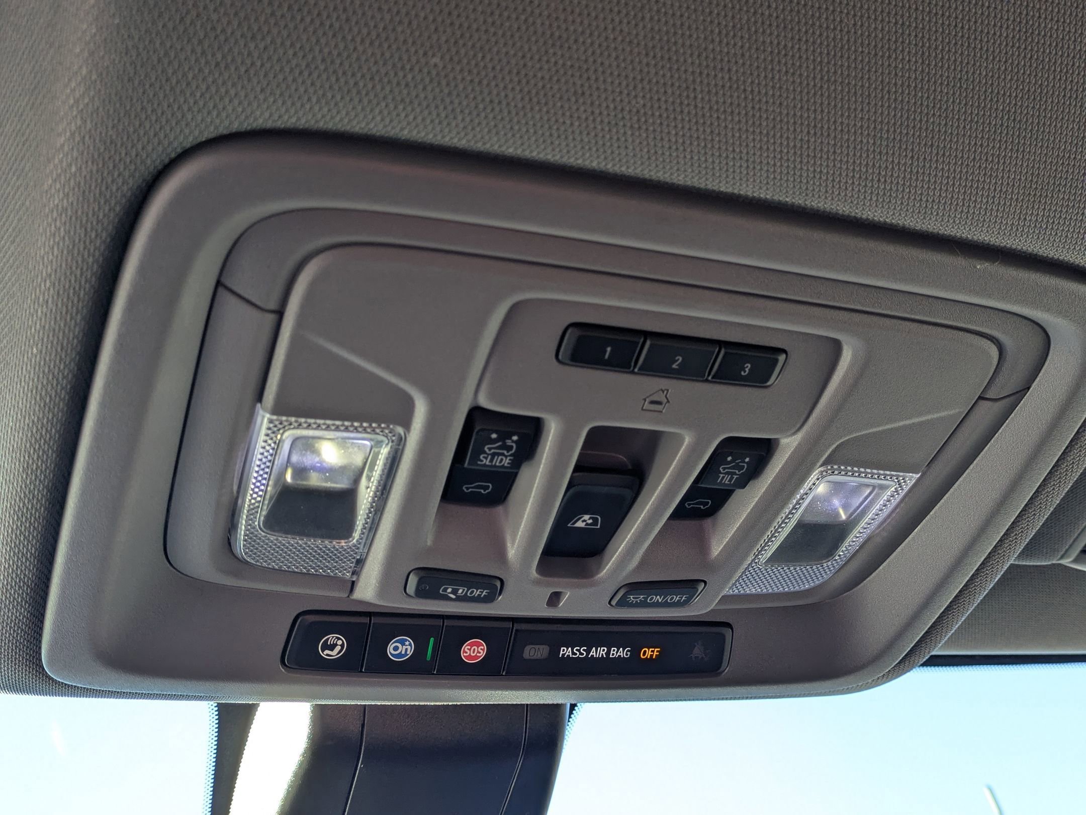 Used 2022 GMC Sierra 3500 Denali w/ Denali Ultimate Package image 27