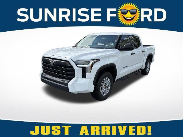 Used 2022 Toyota Tundra SR5 w/ SR5 Convenience Package image 7