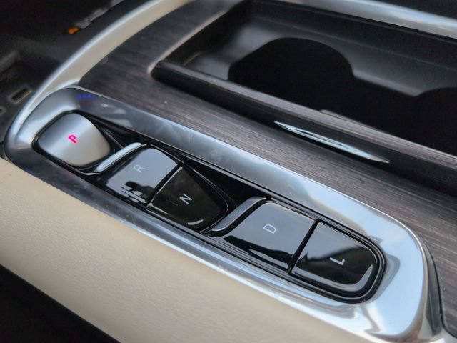 Used 2022 Buick Enclave Avenir w/ Avenir Technology Package FWD image 33