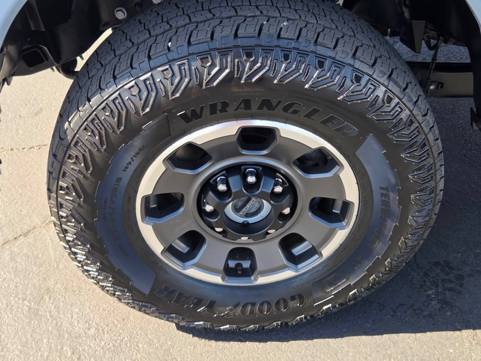 Certified 2024 Ford F350 Platinum w/ Tremor Off-Road Package AWD/4WD image 9
