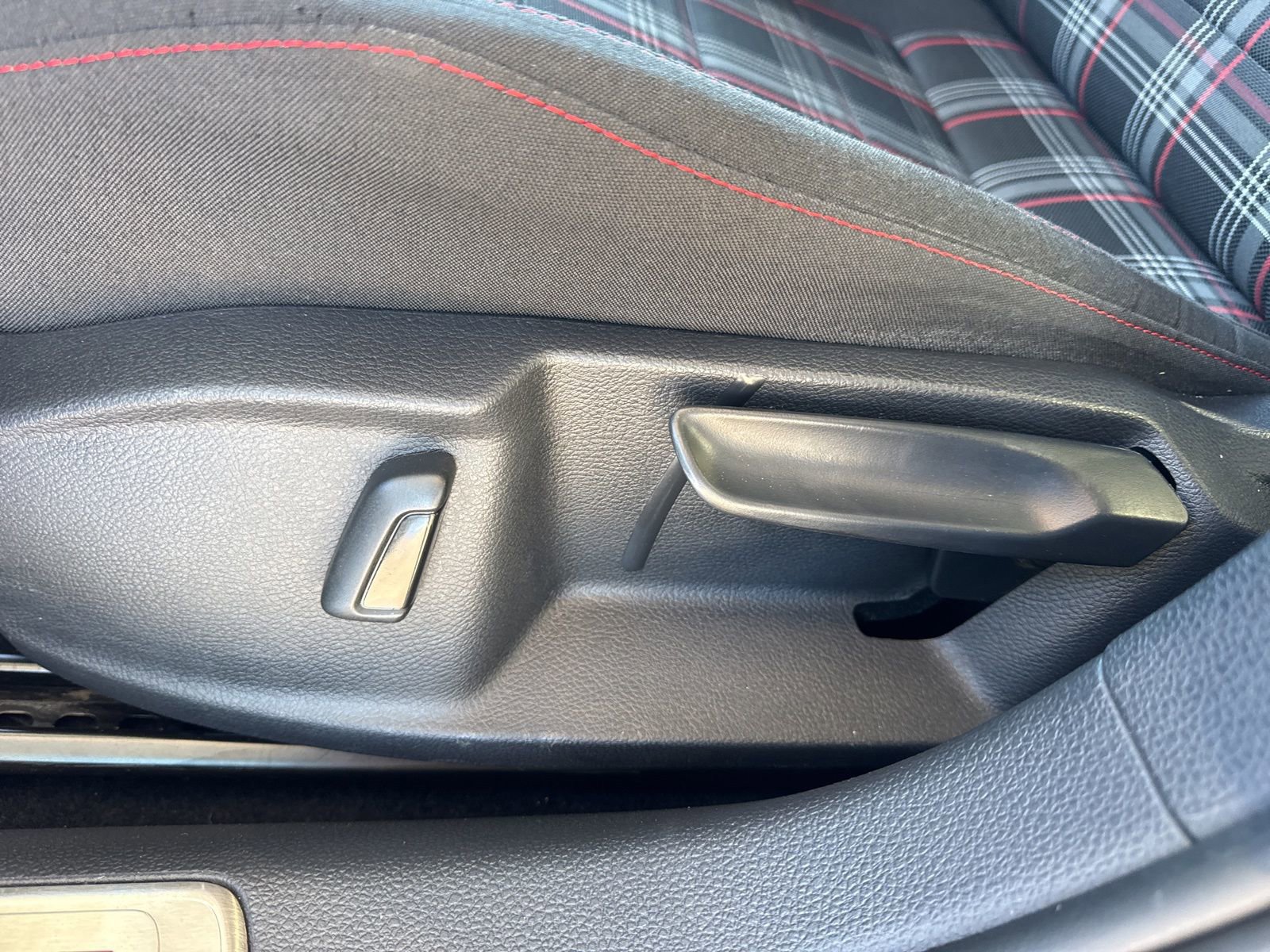 Used 2017 Volkswagen GTI S image 17