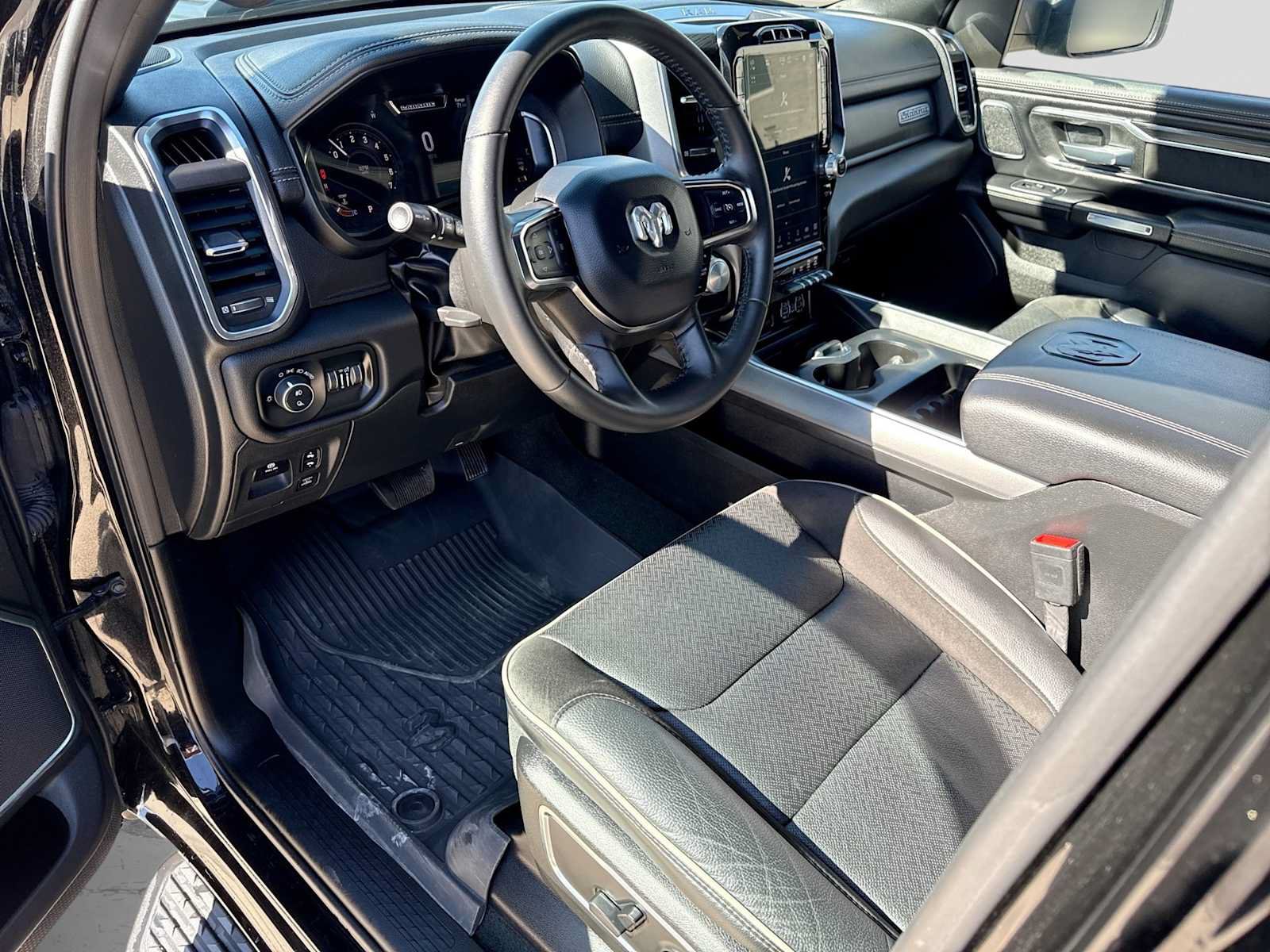 Used 2024 RAM 1500 Laramie AWD/4WD image 2