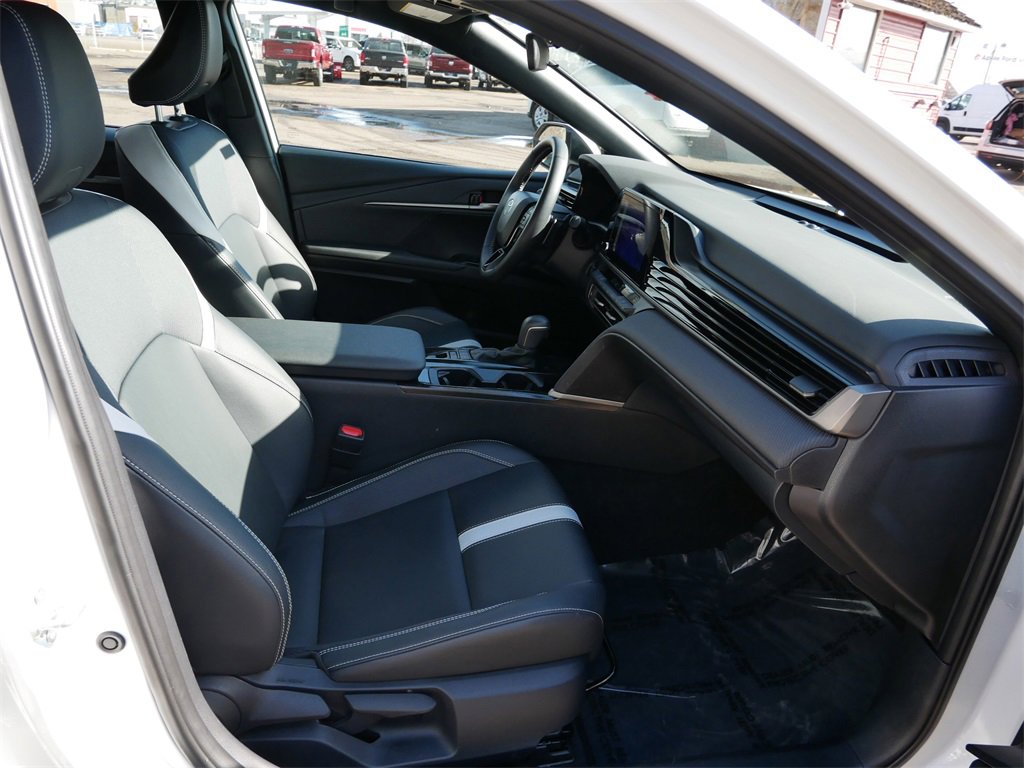 Used 2025 Toyota Camry SE image 8