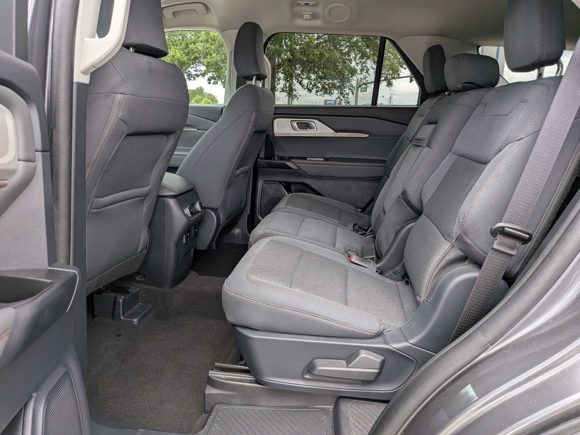 Certified 2025 Ford Explorer Active RWD image 15