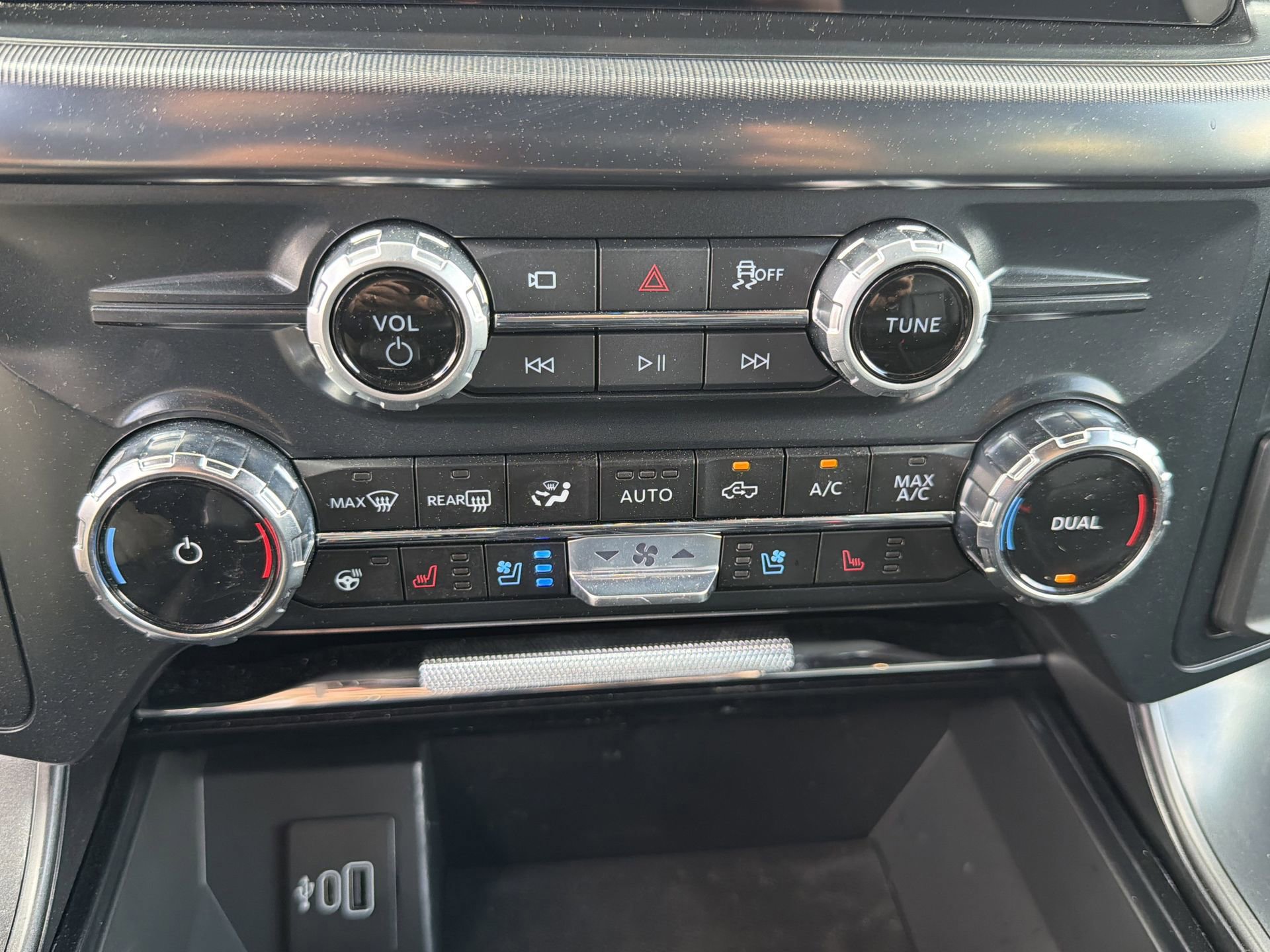 Certified 2025 Ford F150 Lariat w/ Equipment Group 501A Mid image 15