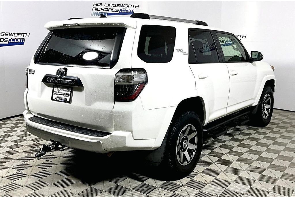 Used 2018 Toyota 4Runner TRD Off-Road Premium AWD/4WD image 9