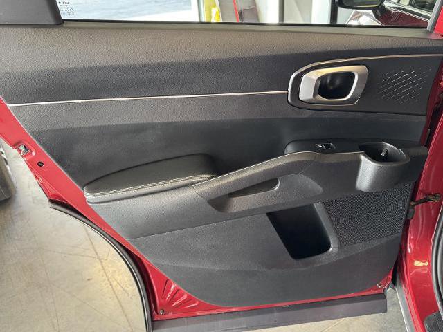 Used 2022 Kia Sorento LX image 25