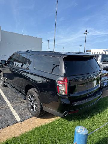 Used 2024 Chevrolet Suburban Z71 w/ Luxury Package AWD/4WD image 4