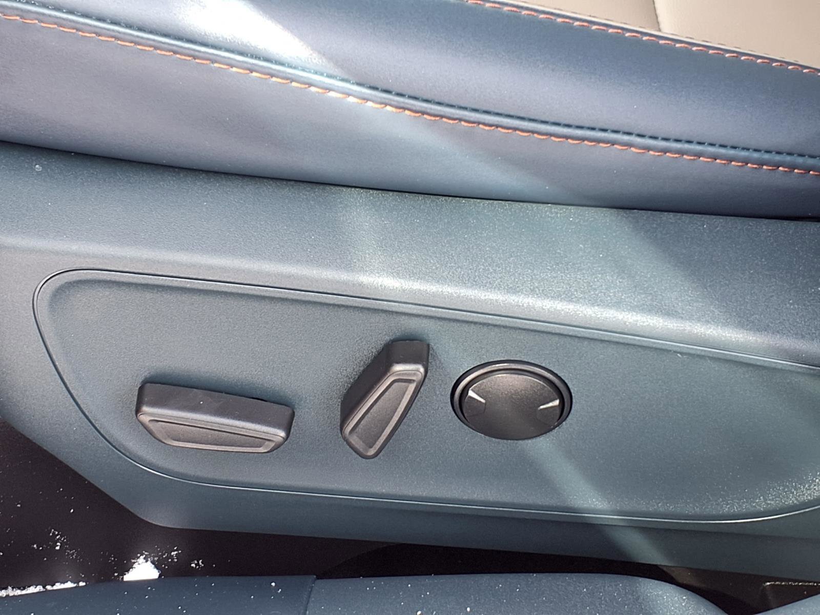 Certified 2025 Ford Maverick Lariat image 7