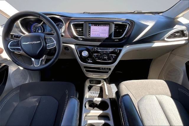 Used 2022 Chrysler Voyager LX FWD image 15