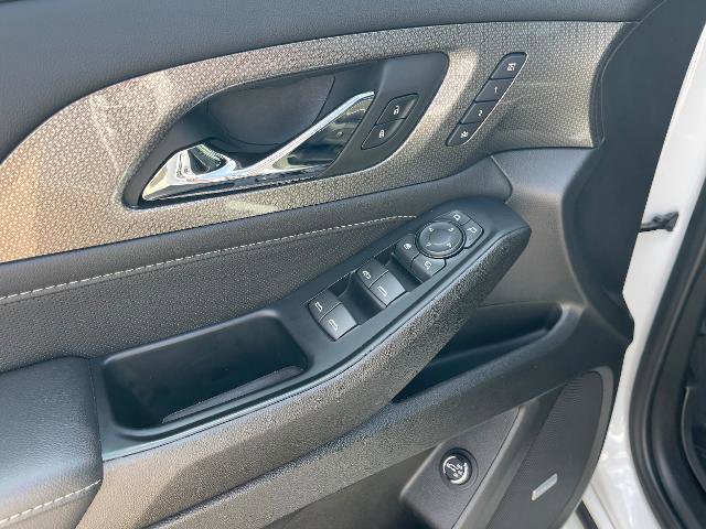 Used 2023 Chevrolet Traverse Premier FWD image 15