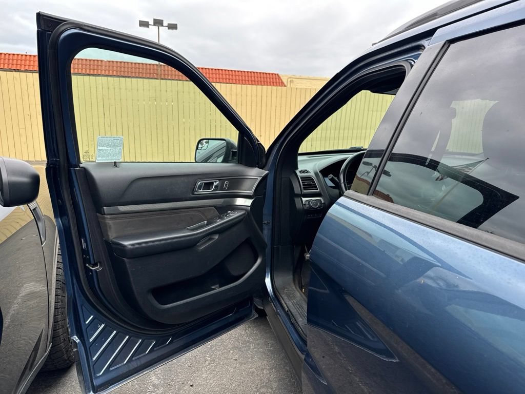 Certified 2018 Ford Explorer XLT w/ Equipment Group 202A FWD image 6