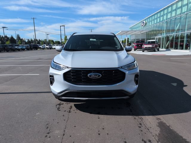 Certified 2025 Ford Escape ST-Line Select AWD/4WD image 2