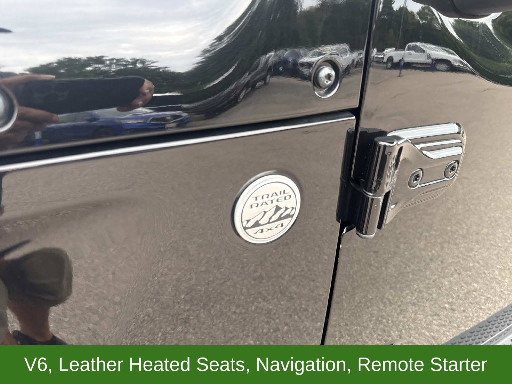 Used 2018 Jeep Wrangler Unlimited Sahara AWD/4WD image 12