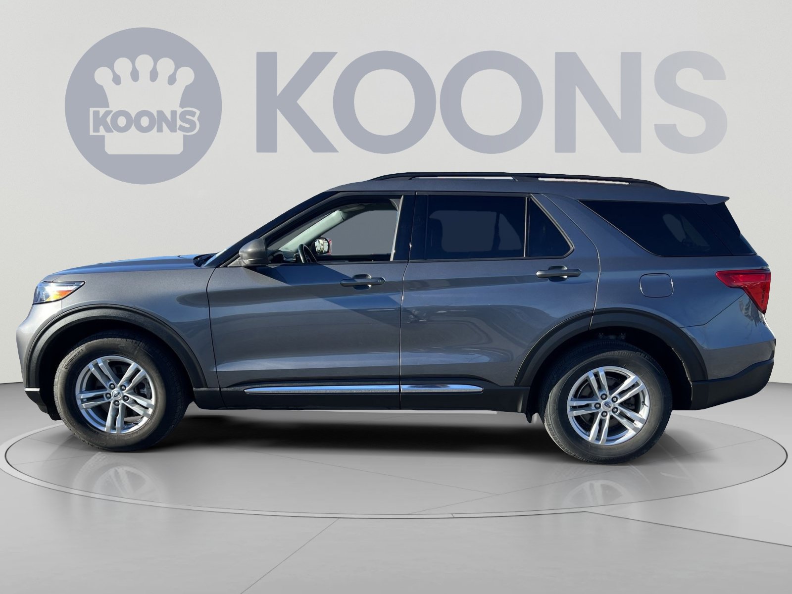 Certified 2022 Ford Explorer XLT w/ Equipment Group 202A AWD/4WD image 2