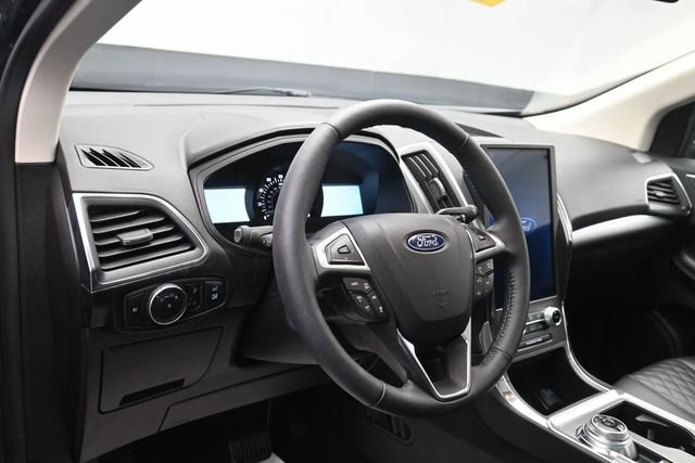 Certified 2024 Ford Edge Titanium w/ Equipment Group 301A AWD/4WD image 9