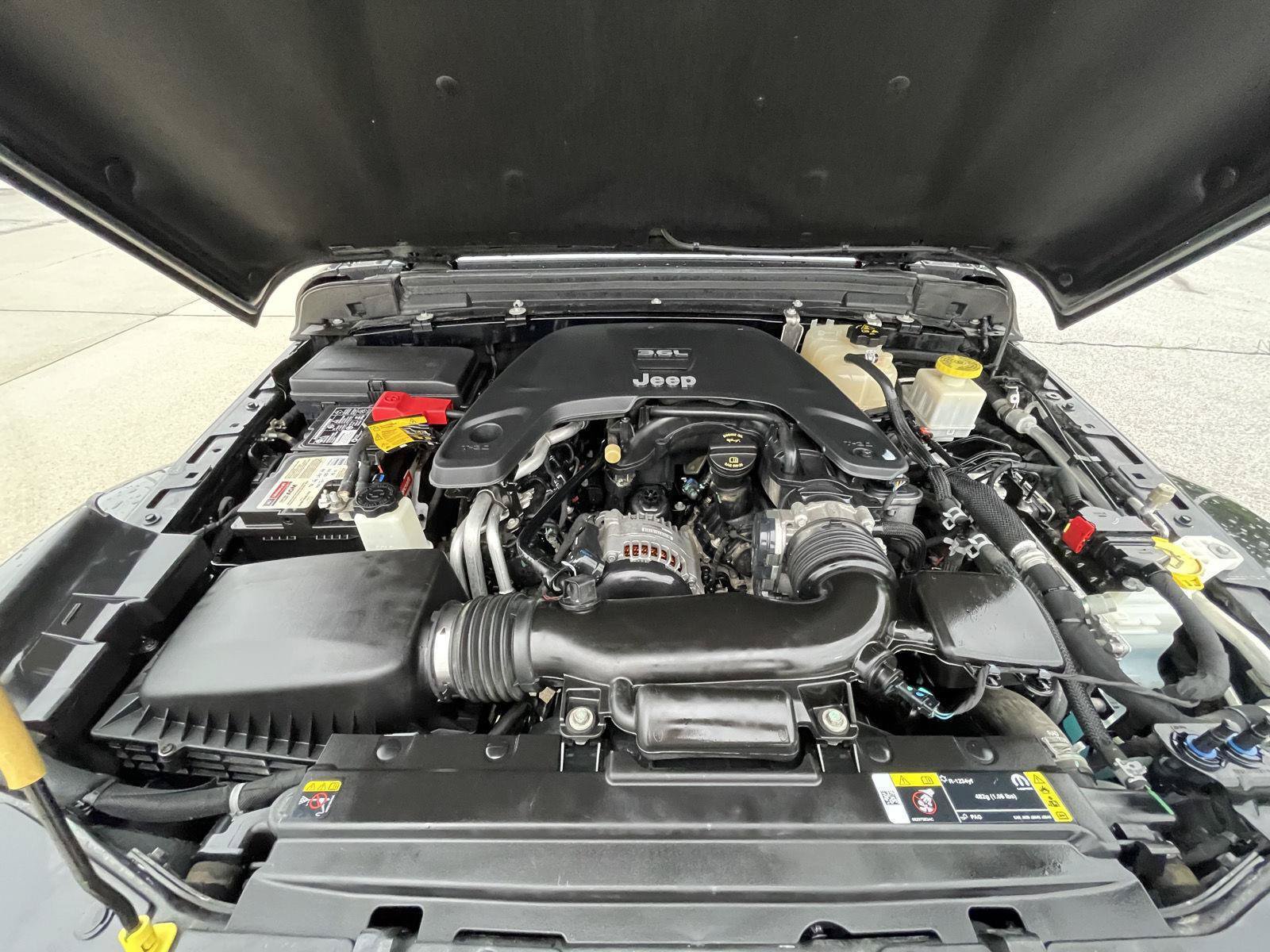 Used 2021 Jeep Gladiator Sport AWD/4WD image 32
