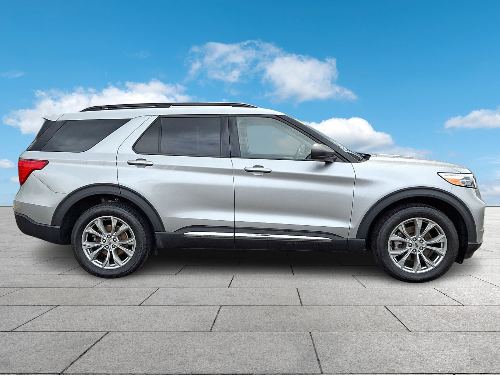 Certified 2023 Ford Explorer XLT w/ Equipment Group 202A AWD/4WD image 7