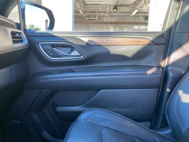 Used 2023 Chevrolet Suburban High Country w/ Premium Package 2 AWD/4WD image 16