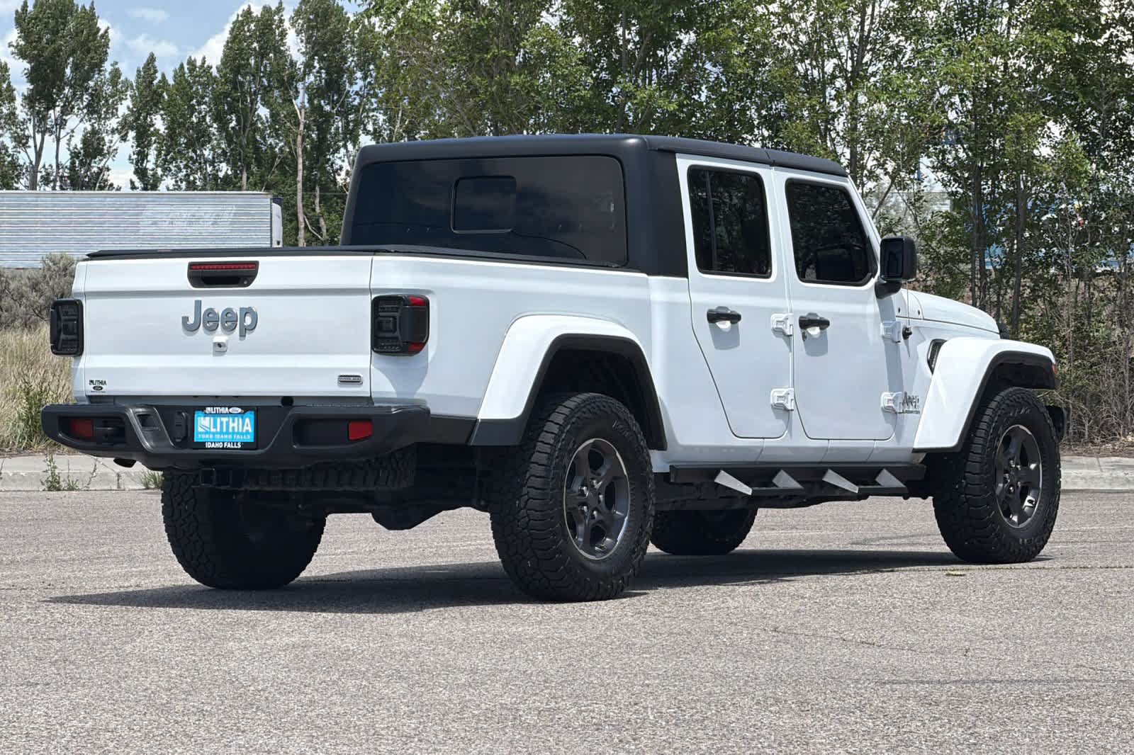 Used 2020 Jeep Gladiator Overland AWD/4WD image 2