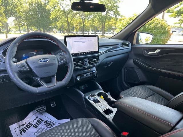 Certified 2023 Ford Escape ST-Line w/ Tech Pack #1 AWD/4WD image 3