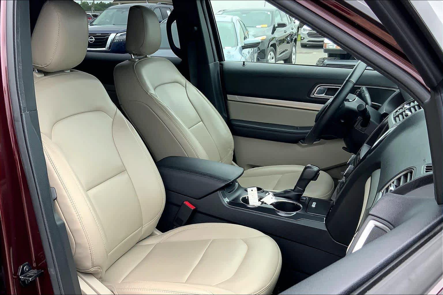 Certified 2019 Ford Explorer XLT w/ Equipment Group 202A FWD image 9
