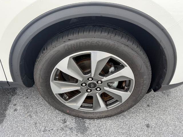 Certified 2025 Ford Escape Platinum w/ Premium Technology Package AWD/4WD image 11