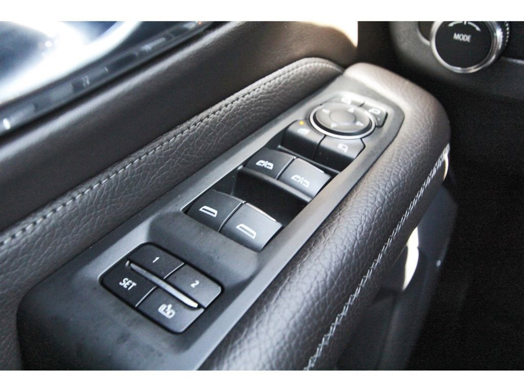 Used 2021 GMC Yukon XL Denali w/ Denali Premium Package image 21