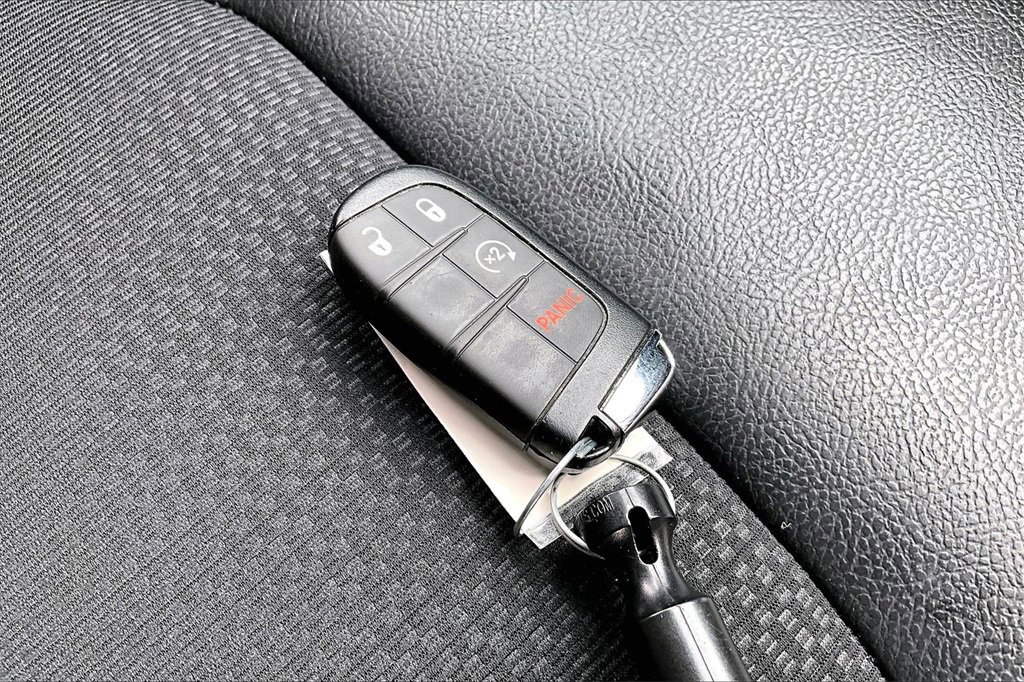 Used 2022 Jeep Compass Trailhawk w/ Trailhawk Convenience Group image 13