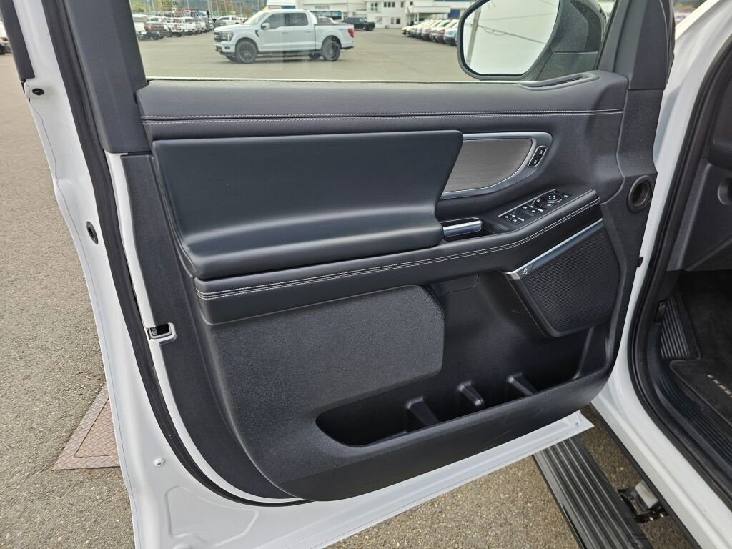 Certified 2025 Ford Expedition Max Platinum image 17