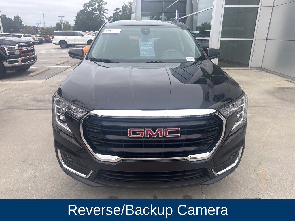 Used 2024 GMC Terrain SLE w/ Driver Convenience Package FWD image 3