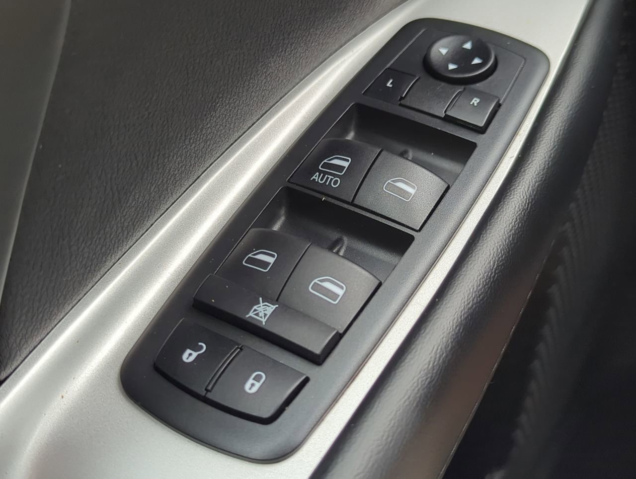 Used 2019 Dodge Journey SE w/ Connectivity Group FWD image 20
