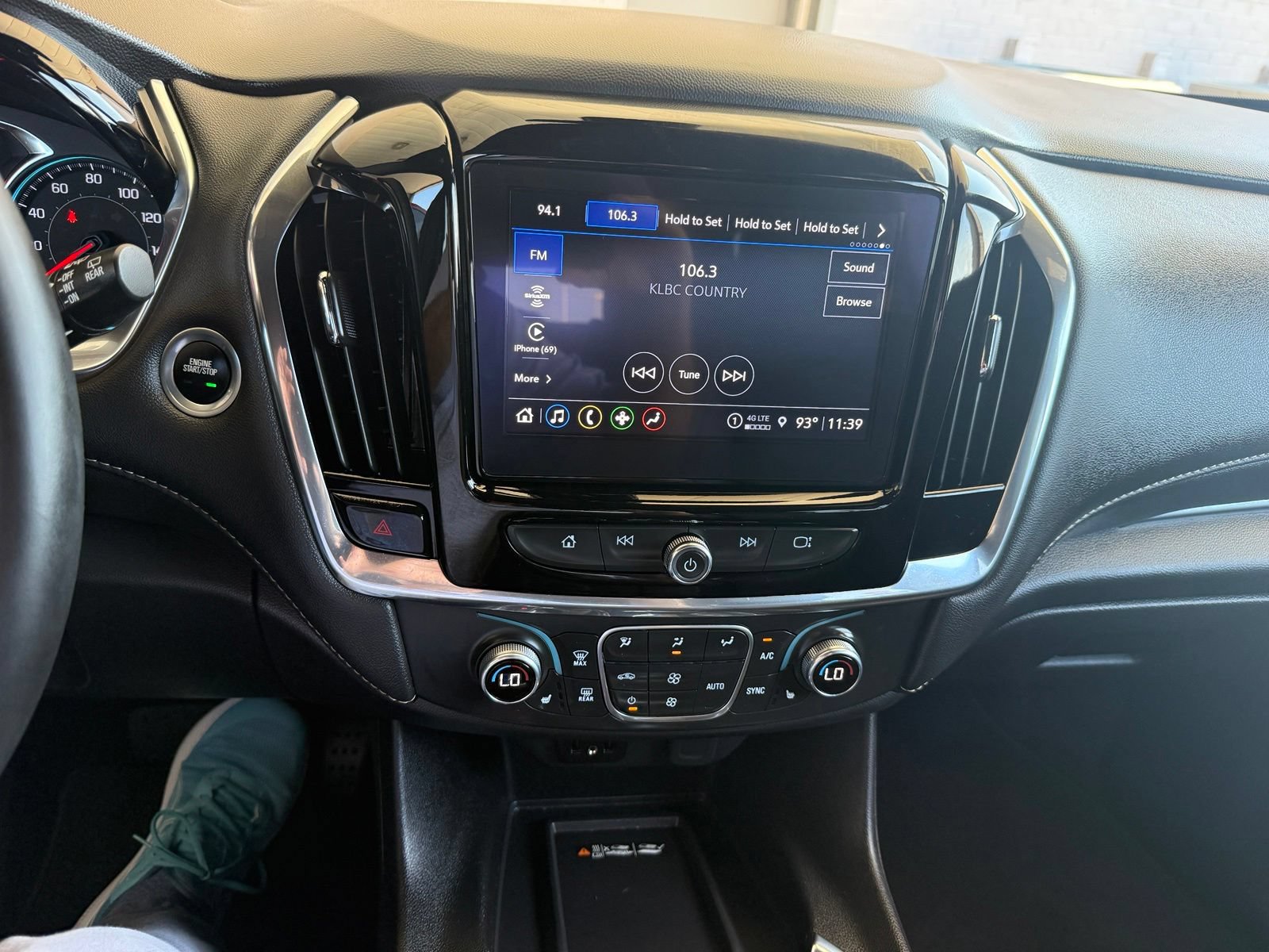 Used 2023 Chevrolet Traverse LT FWD image 14