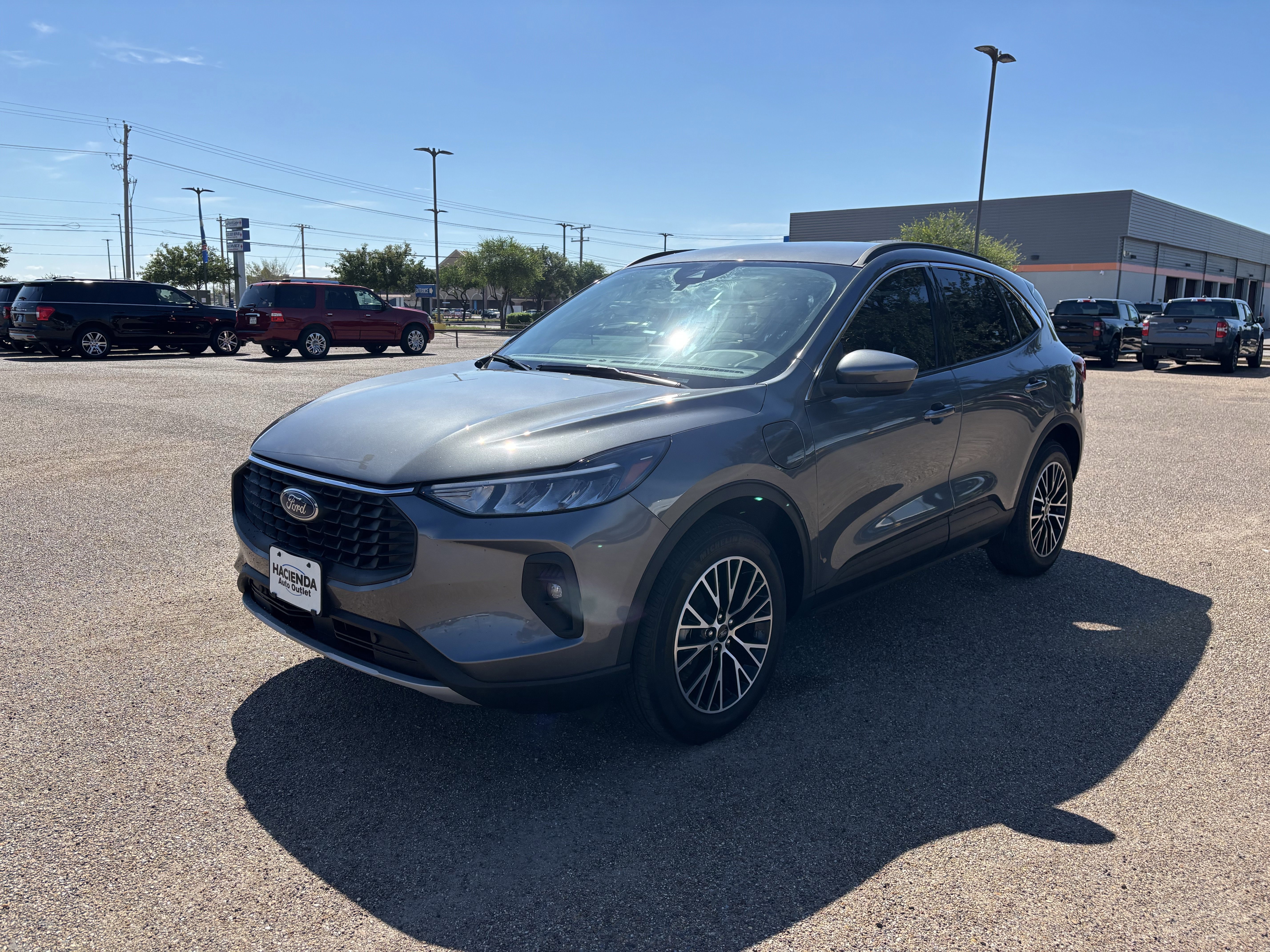 Certified 2023 Ford Escape SE image 1