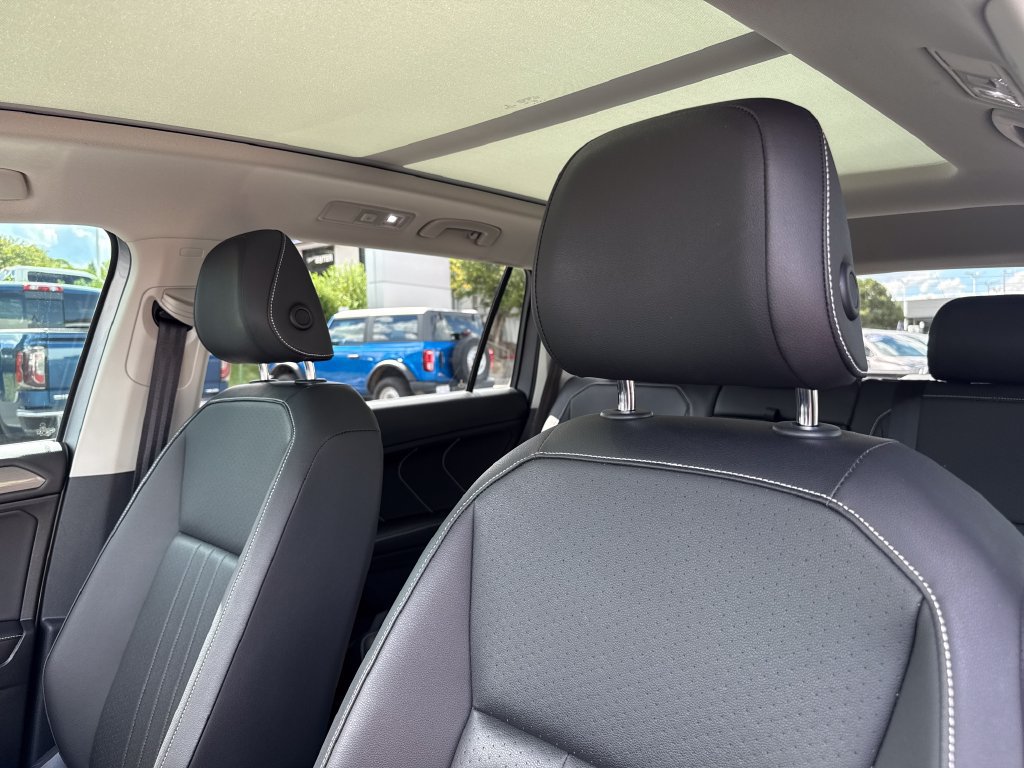 Used 2023 Volkswagen Tiguan SE AWD/4WD image 14