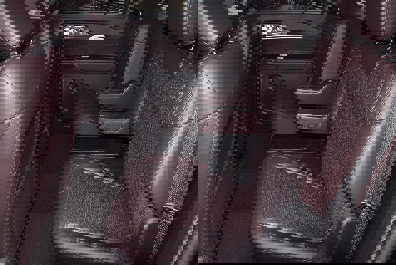 Certified 2025 Ford Explorer Platinum w/ LUX Leather Package image 14