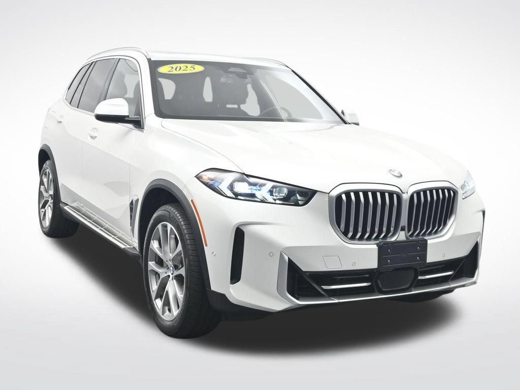 Used 2025 BMW X5 xDrive40i AWD/4WD image 3