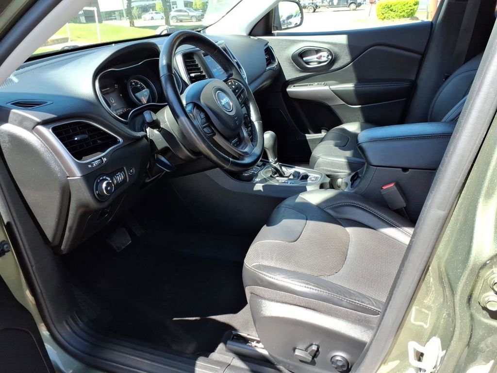 Used 2021 Jeep Cherokee Latitude Lux w/ Comfort/Convenience Group AWD/4WD image 10