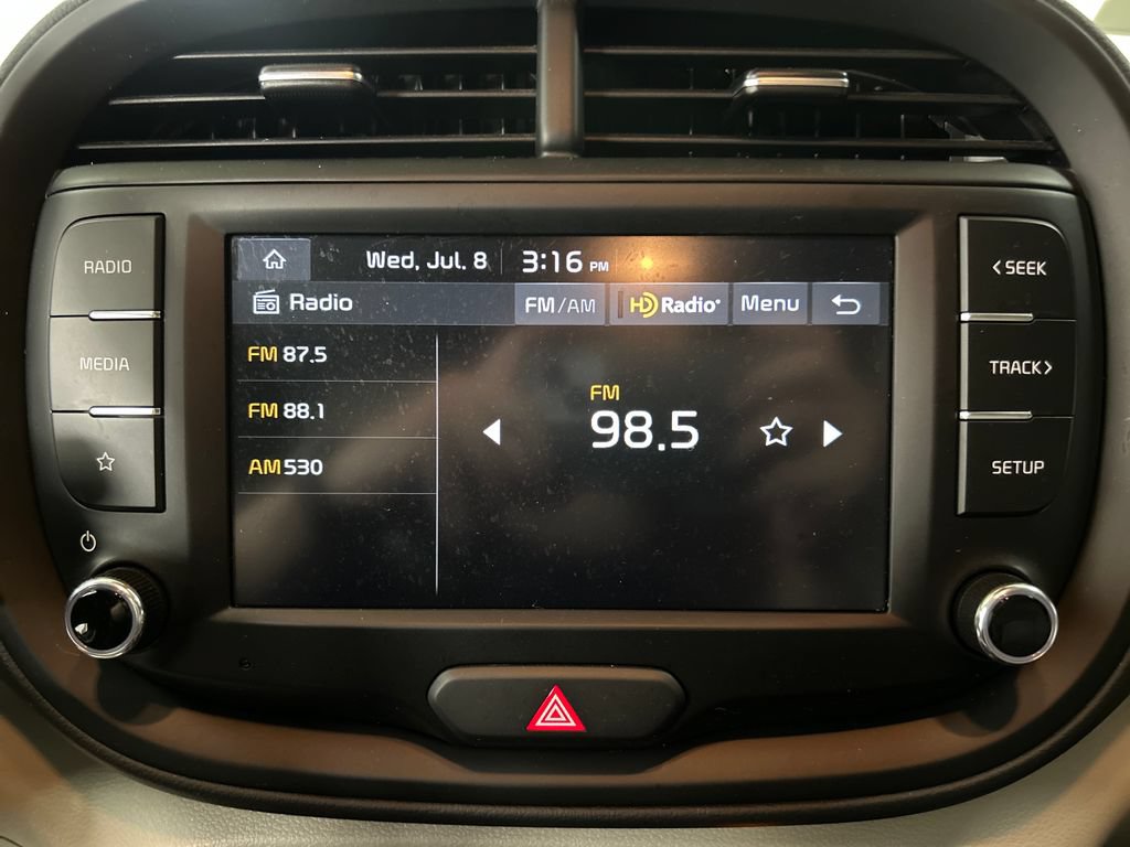 Used 2025 Kia Soul LX w/ LX Technology Package FWD image 25
