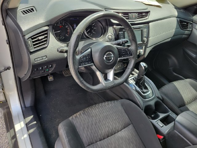 Used 2020 Nissan Rogue SV FWD image 21