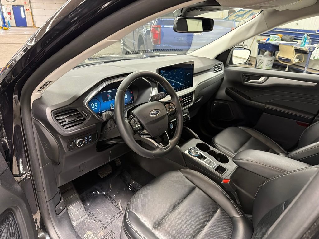 Certified 2025 Ford Escape Platinum AWD/4WD image 20